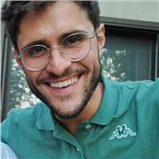 Laureato in Lettere moderne con 110/110; laureando in filologia moderna